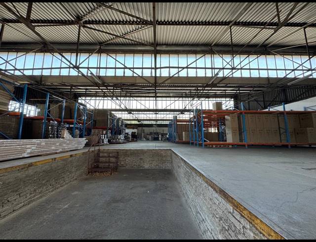 1,100M² WAREHOUSE FOR SALE IN NEWLANDS
